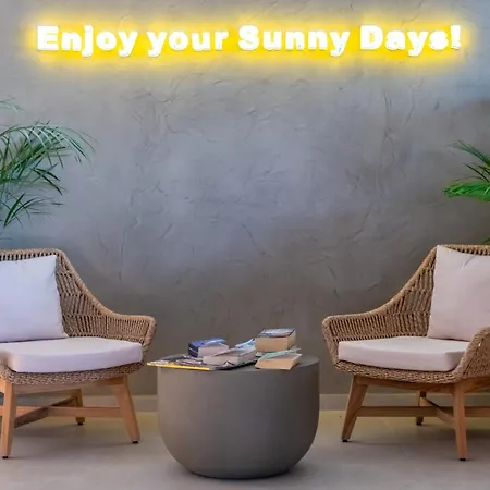 מלון Sunny Days 3*